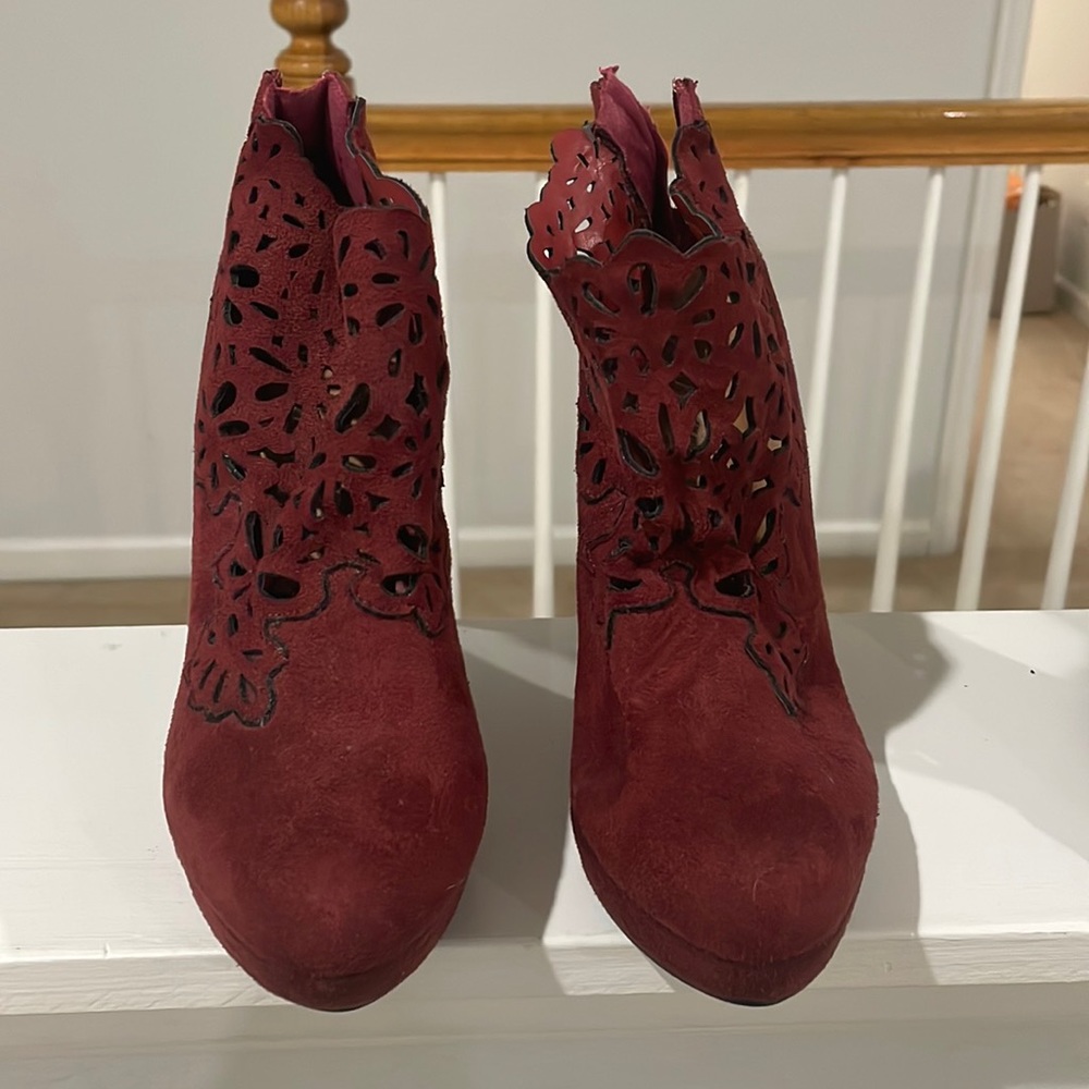 Wine color heels 👠